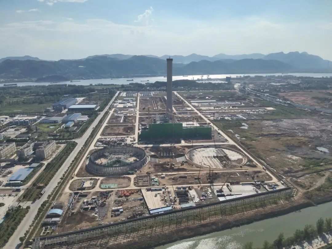 湖北省武穴2×660兆瓦煤电工程烟囱外筒封顶！