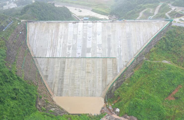李家岩水库大坝面板浇筑完成