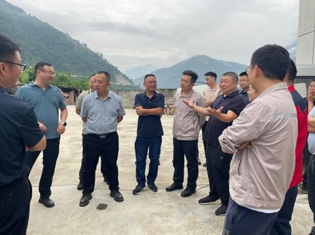 四川省雅安市石棉县人民政府副县长吴大斌、李挺现场调研老鹰岩一级水电站开工建设用地工作