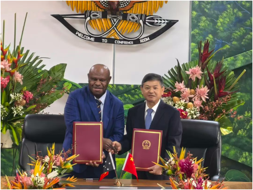 中国—巴布亚新几内亚应对气候变化南南合作低碳示范区光储一体项目执行协议在巴新签署