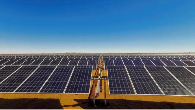 尚德电力14MW中东光伏项目组件顺利交付