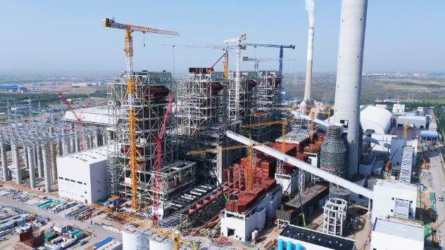 中国能建江苏电建一公司承建的国能宁夏中卫电厂4×660兆瓦扩建工程5号机组发电机转子穿装一次成功