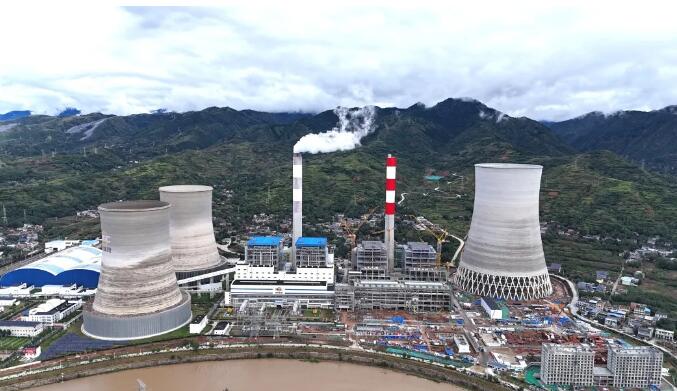 西北电建三公司承建的商洛二期2×660MW超超临界空冷燃煤3#发电机组定子顺利吊装就位