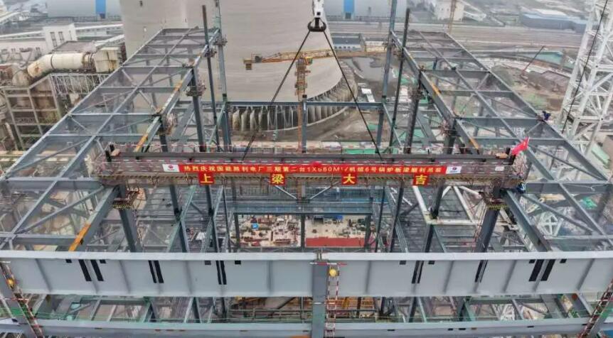 国家能源集团东营公司胜利三期第二台机组锅炉大板梁顺利吊装