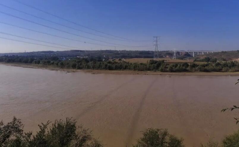 汇能长滩500千伏线路工程完成重大跨越