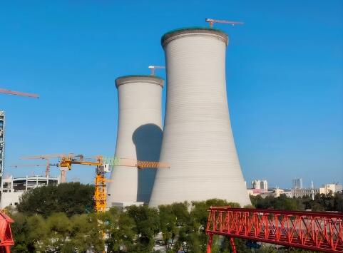 中国能建东电三公司烟塔公司承建国能吉林热电项目部两座冷却塔同时结顶