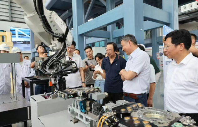 “焊”卫“人造太阳”：智造公司远程焊接装备助力中国核聚变装置BEST主机全面开建