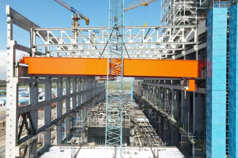 漕泾二期项目3号机组汽机房行车吊装任务顺利完成