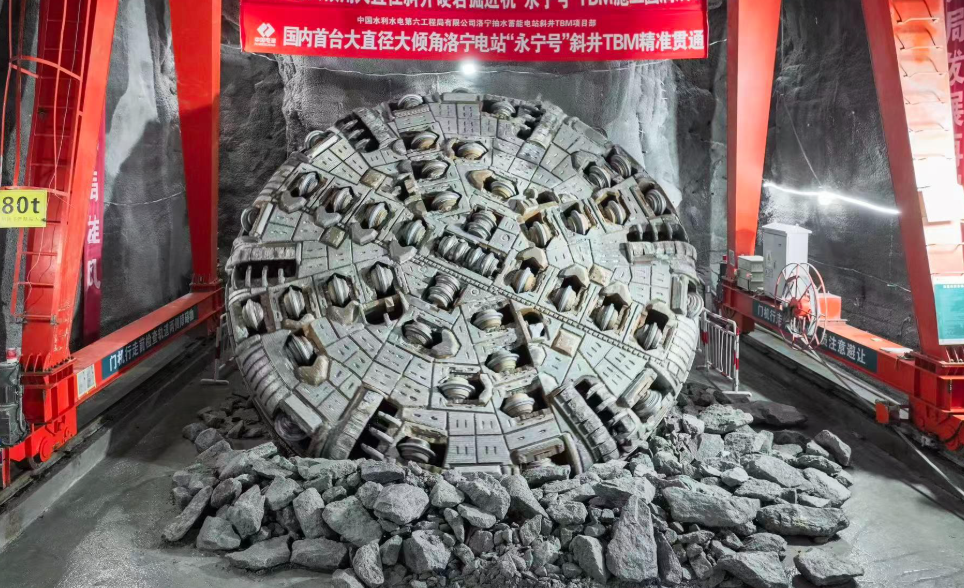 河南洛宁抽水蓄能电站机组正式投产发电