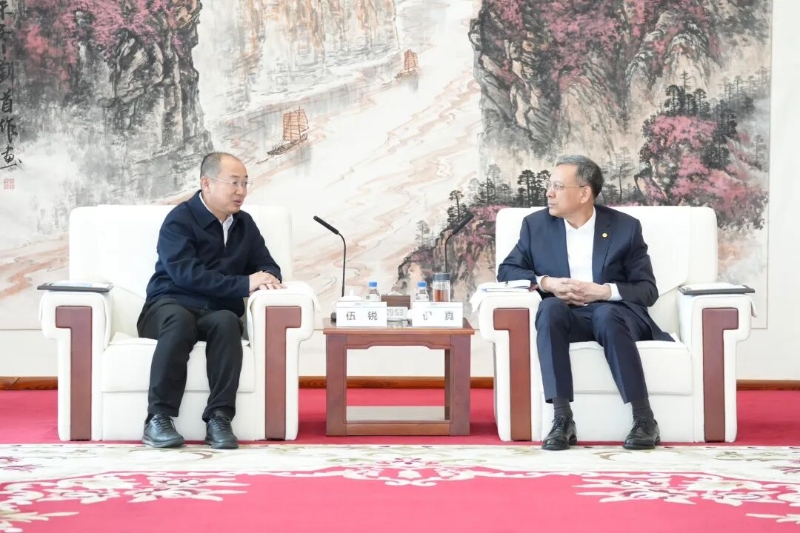 倪真与江西省电子集团董事长伍锐会谈