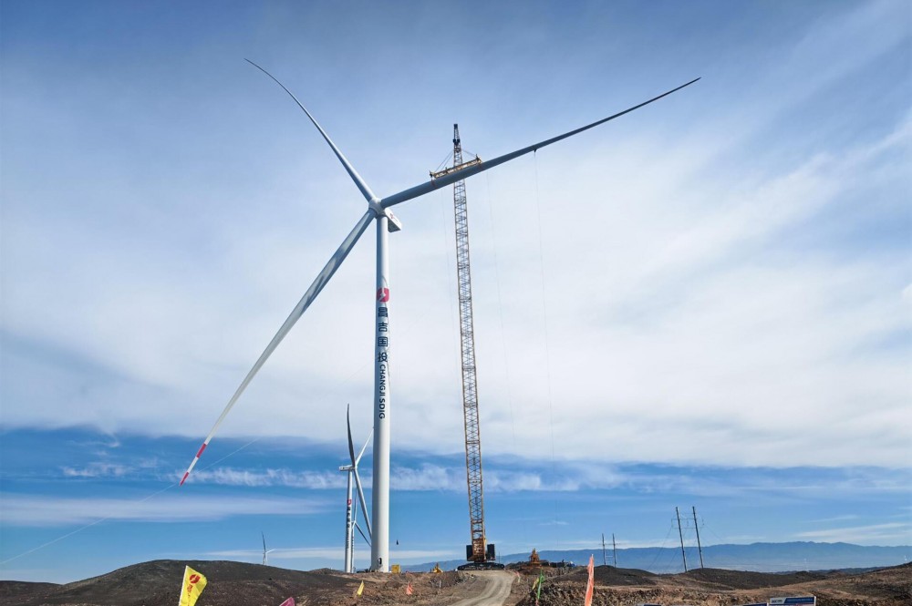 新疆奇台风电项目吊装圆满完成