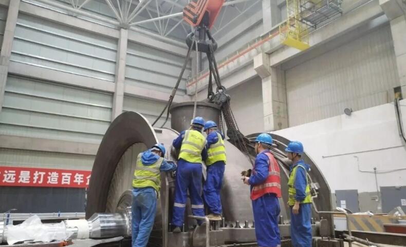 龙源工程安吉气电项目2号机组汽轮机低压缸扣缸完成