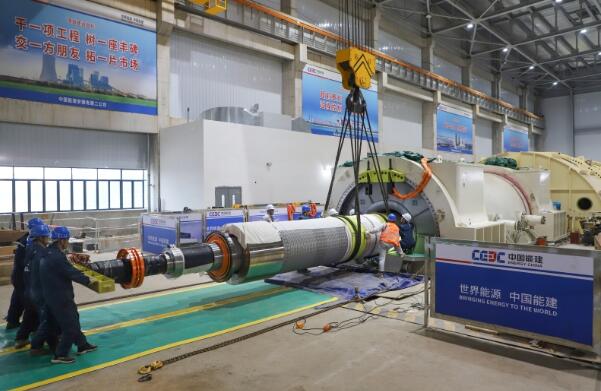 中国能建安徽电建二公司承建的中煤新集滁州电厂2×660兆瓦超超临界新建工程1号机组发电机穿转子一次成功