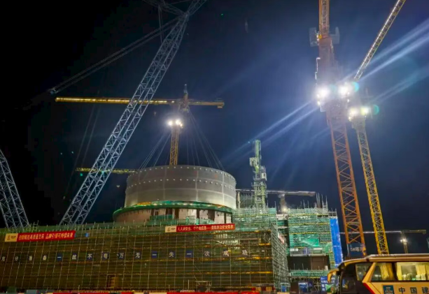 辽宁徐大堡核电厂1号机组核反应堆厂房钢制安全壳二环顺利吊装就位