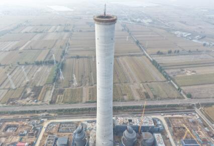 中国能建建筑集团承建的同热百万电厂项目烟囱筒壁结构到顶