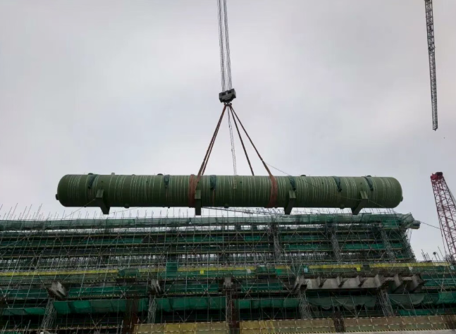 福建漳州核电3号机组除氧器吊装就位