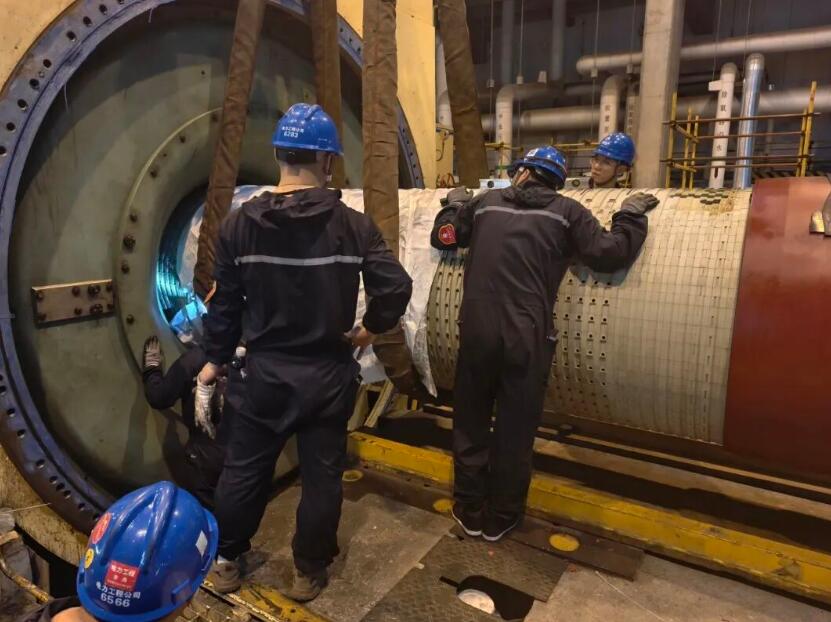 国家电投贵溪分公司顺利完成贵电#6机组发电机转子回穿工作