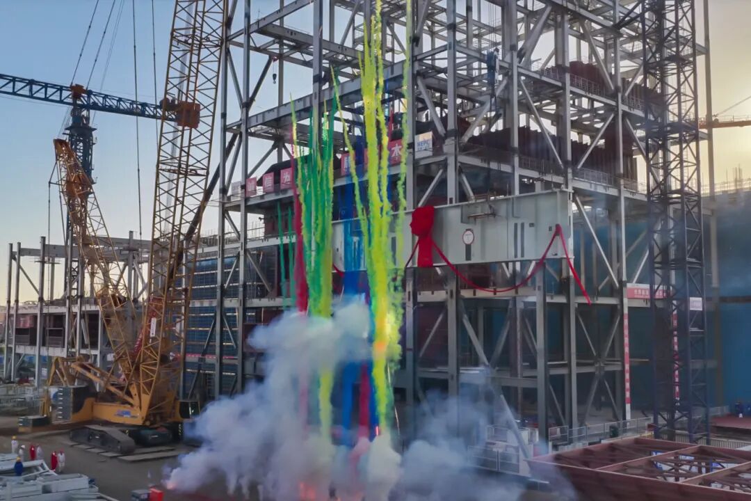 关键节点！阜新四期项目5号锅炉大板梁吊装就位