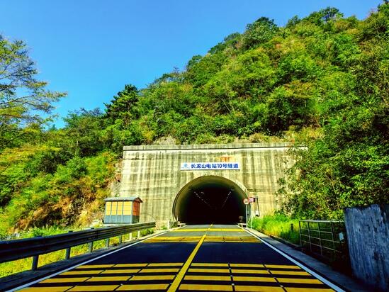 长龙山抽水蓄能电站公路及隧道施工工程交通工程顺利完工