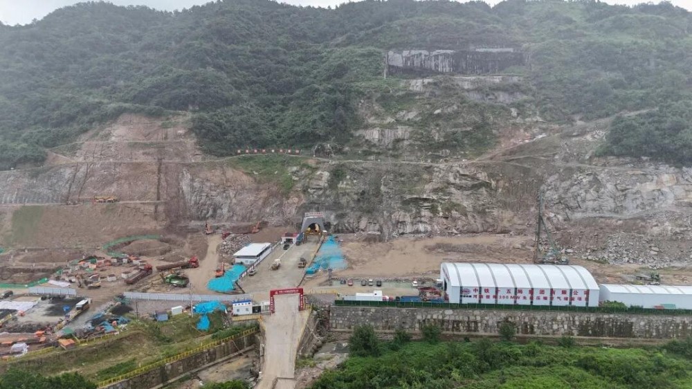 130个奥运会泳池体积！国内最大300MW级压缩空气储能项目储气库建设过半