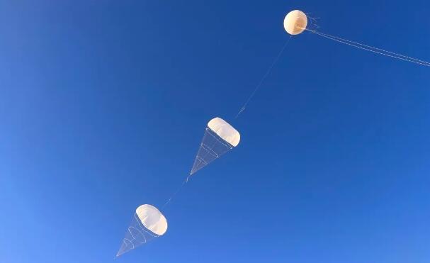 世界最大高空风力发电做功伞成功开伞