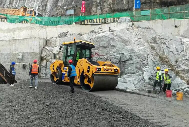 广东惠州中洞抽水蓄能电站下水库大坝进入碾压混凝土主体施工阶段