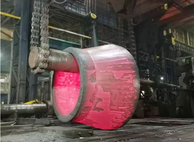 中国一重成功锻造“国和一号”蒸发器锥形筒体及水室封头