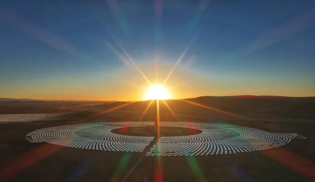 全球海拔最高！西藏安多光热项目吸热塔到“顶”