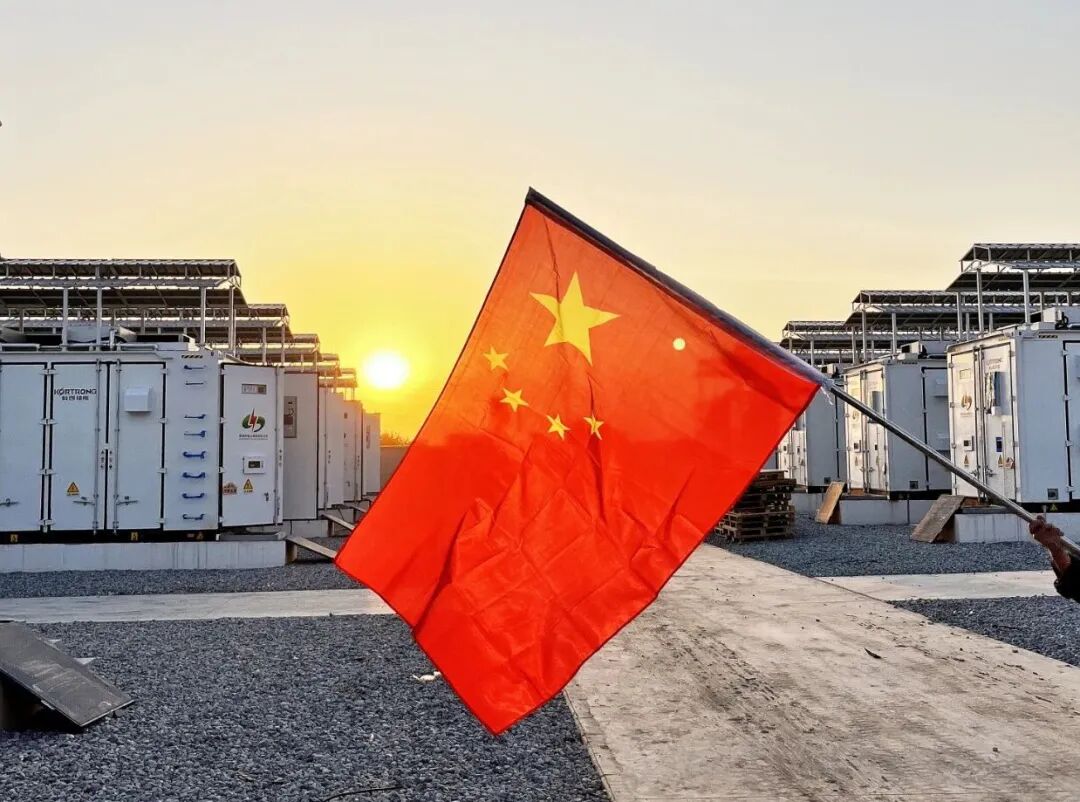 新疆600MWh一次性并网！问鼎全球浸没式储能电站单体规模之冠