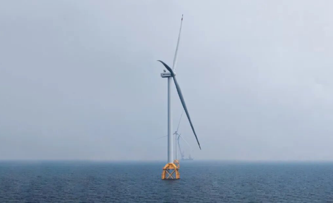 中国首个深远海双馈机组风电项目完成批量吊装