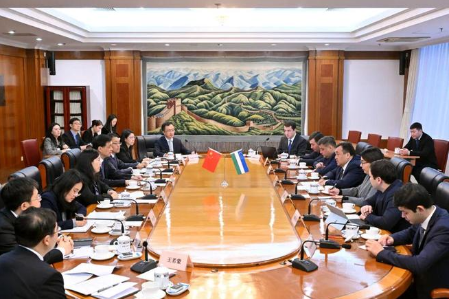 国家发展改革委副主任周海兵会见乌兹别克斯坦投资、工业和贸易部副部长卡西莫夫
