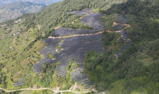 云南凤庆雪山镇茶光互补光伏项目并网投运