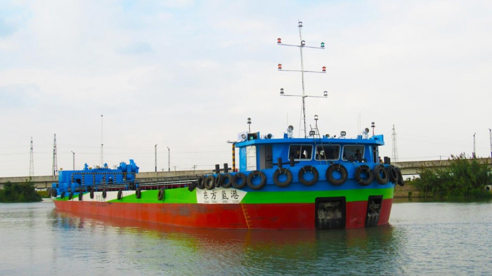 国鸿氢能助力全国首艘内河64TEU氢燃料集装箱船正式完工！