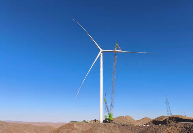 甘肃天祝10万千瓦风电项目完成首台风机吊装