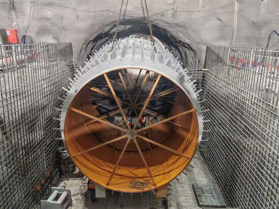 重庆云阳抽水蓄能电站3号机组首节尾水管吊装完成