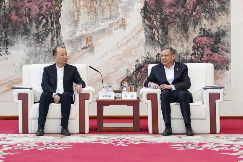 倪真与中国化学工程党委书记、董事长莫鼎革会谈，深化氢基能源开发等领域合作