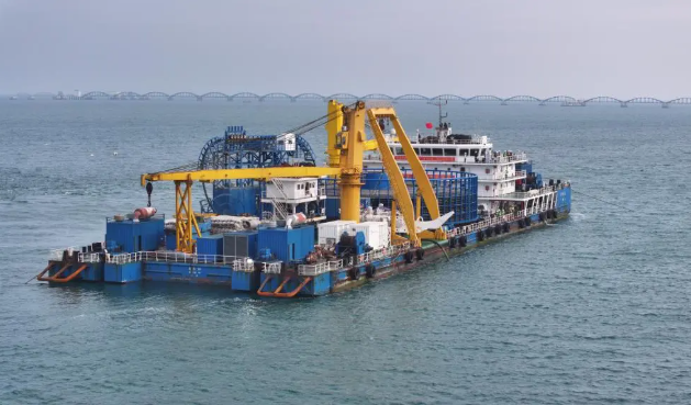 北部湾首条跨海联网工程开始敷设海底电缆