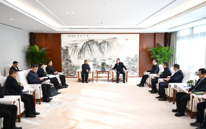 中国电建党委副书记王小军与贵州省委常委、贵阳市委书记胡忠雄会谈