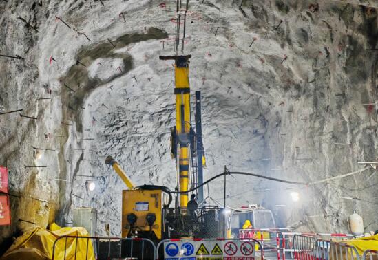 河北滦平抽蓄电站引水竖井导井顺利贯通