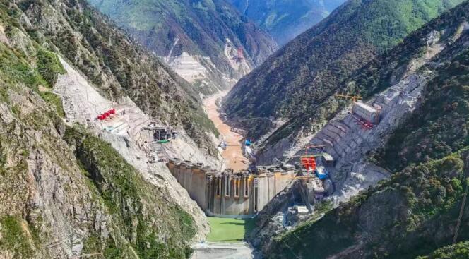 上新！金沙江叶巴滩水电站首批机组投产