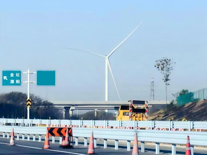 金风科技助力全国首个高速服务区风电项目投运
