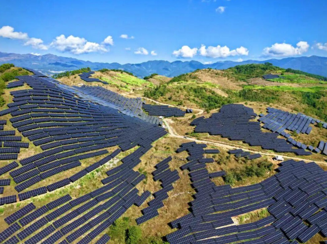 中国云南白云198兆瓦光伏项目全容量并网发电