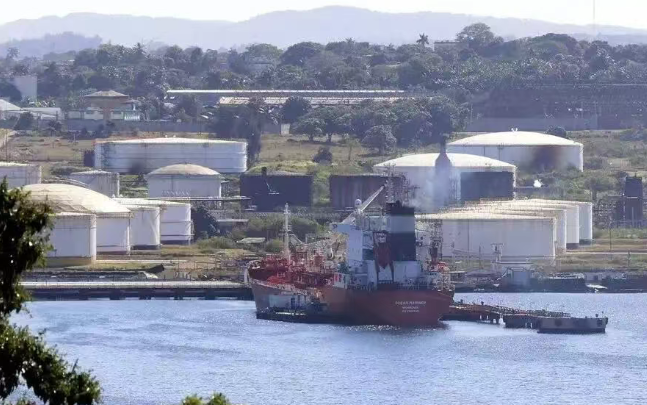 墨西哥约8.6万桶原油运抵古巴哈瓦那湾