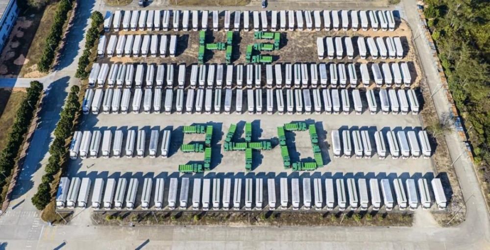 广汽领程氢燃料电池汽车批量交付仪式成功举行