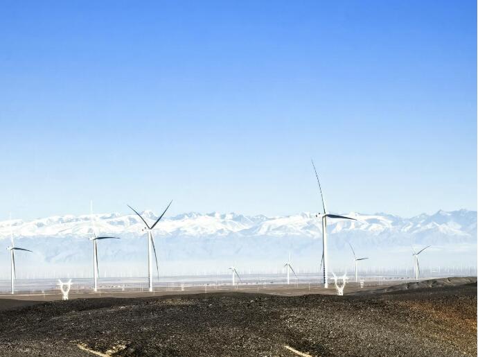 中国电力（中电国际）新疆华钛新材料源网荷储600兆瓦风电项目首次并网发电