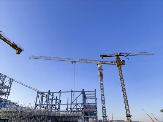 三峡蒙能东胜项目160吨塔吊安装完成