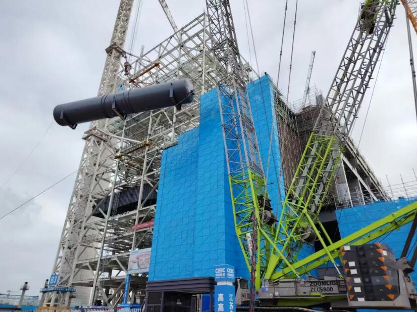 88吨“巨无霸”就位！中煤乌审旗煤电项目2号机组除氧器吊装完成