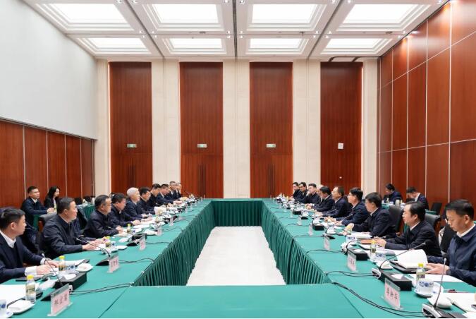 邹磊冯来法会见中船集团董事长徐鹏，在新能源开发等领域深化合作