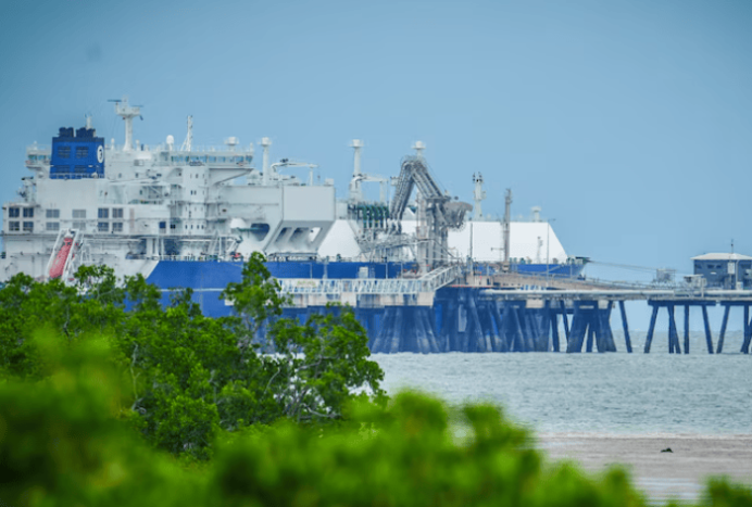 桑托斯公司巴罗萨天然气项目首批液化天然气从达尔文运往日本