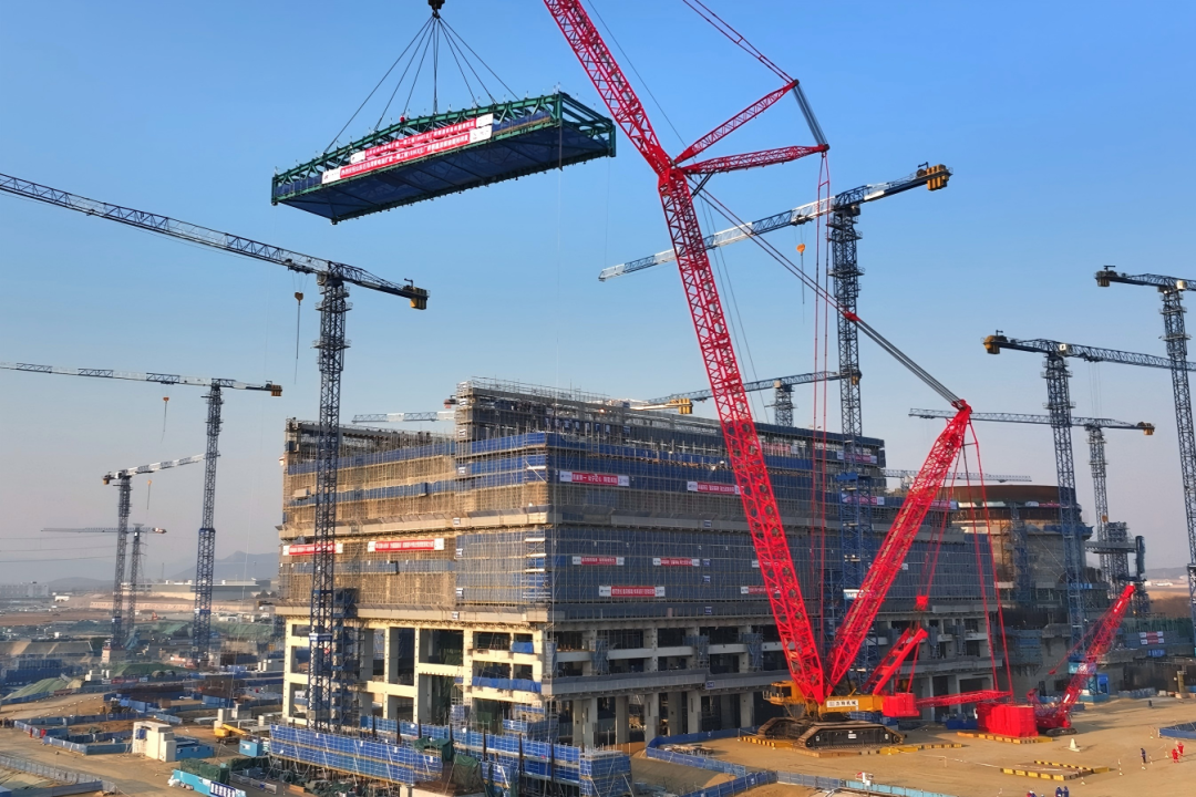 中核二四完成石岛湾核电1号机组汽轮发电机厂房钢屋架首吊